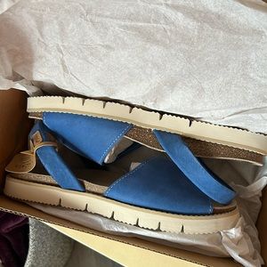 NEW Viscata Barcelona Genuine Leather Blue Sandals Size 7.5